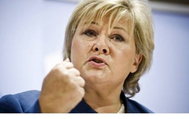 Премьера Норвегии опять критикуют за отказ приехать в Москву 9 мая
