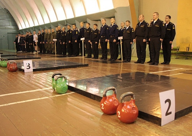 В Североморске стартовал чемпионат ВМФ по гиревому спорту