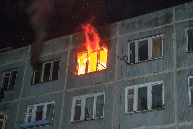 В Мурманске в огне пострадали люди