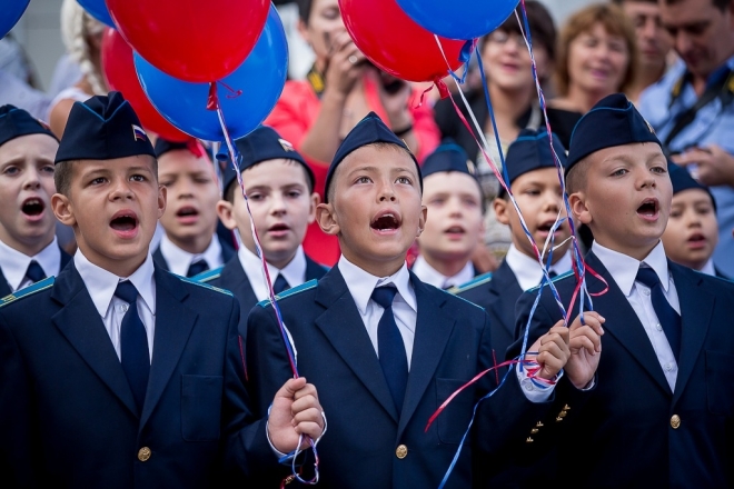 Мурманские школьники будут петь гимн России еженедельно