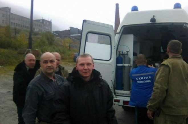 Ловозерские горноспасатели вынесли туриста с Сейдозера