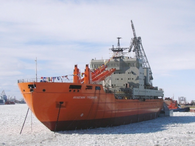 Интернациональный «Академик Трешников» отправляется в Арктику