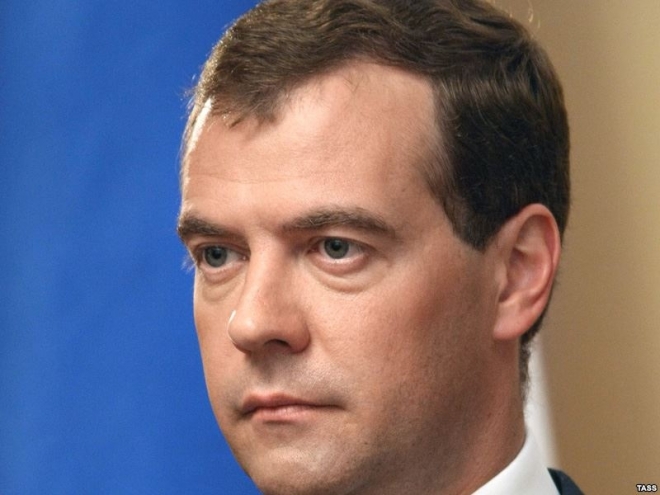 Медведев признал проблему с реальными доходами россиян
